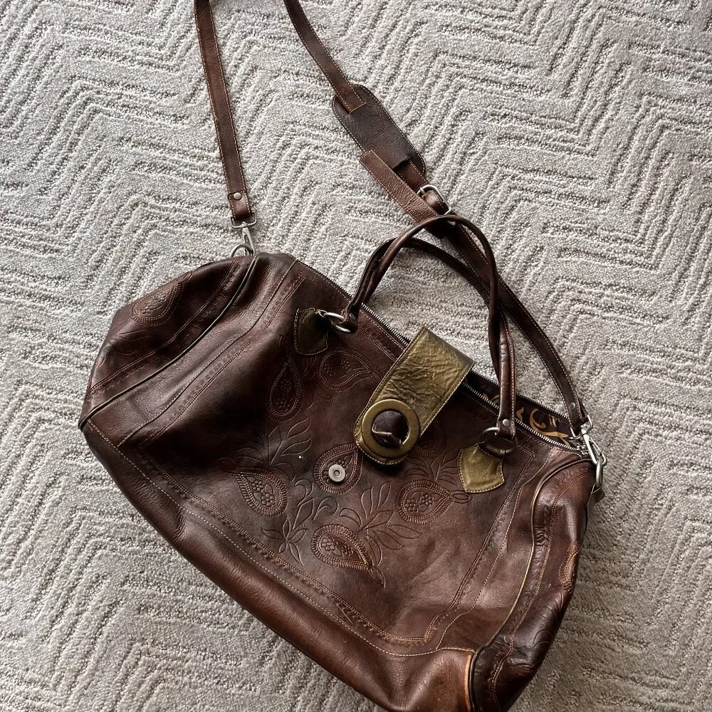 Roomy over the shoulder travel, leather duffle bag - Lightweight and stylish!